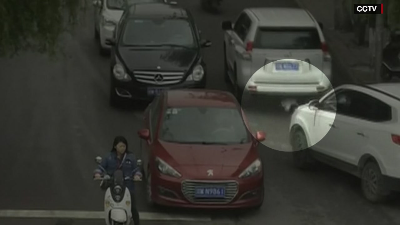 Child run over twice in China